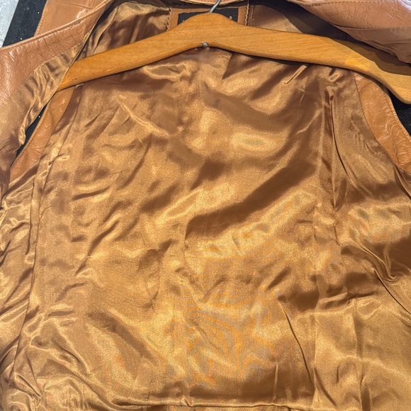 Vintage Brown Leather Vest - Picture 6 of 8